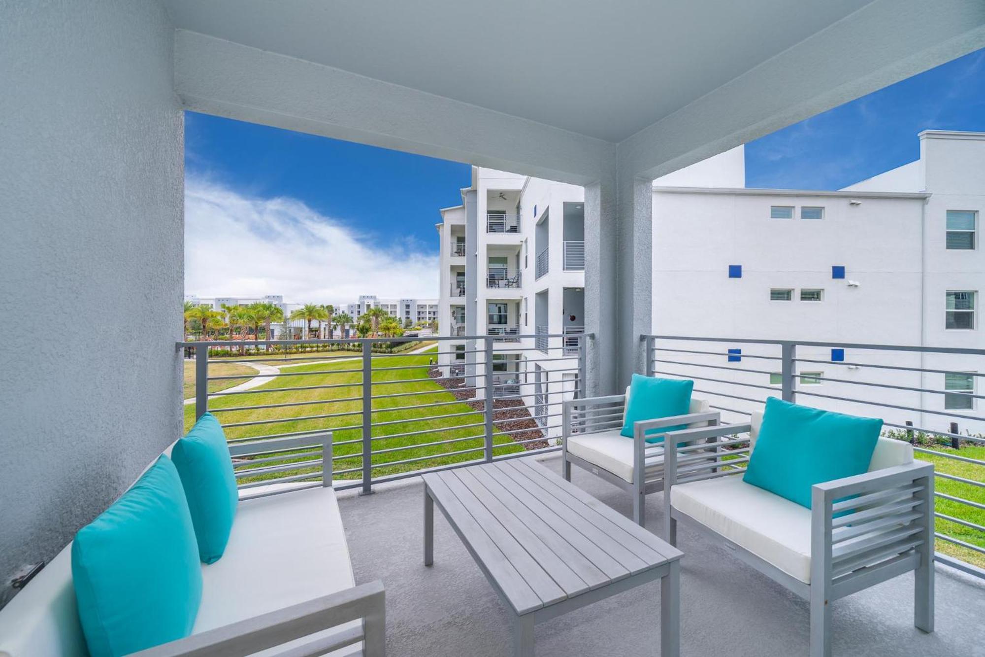 3150-208oh Storey Lake, 3/2 Pool View