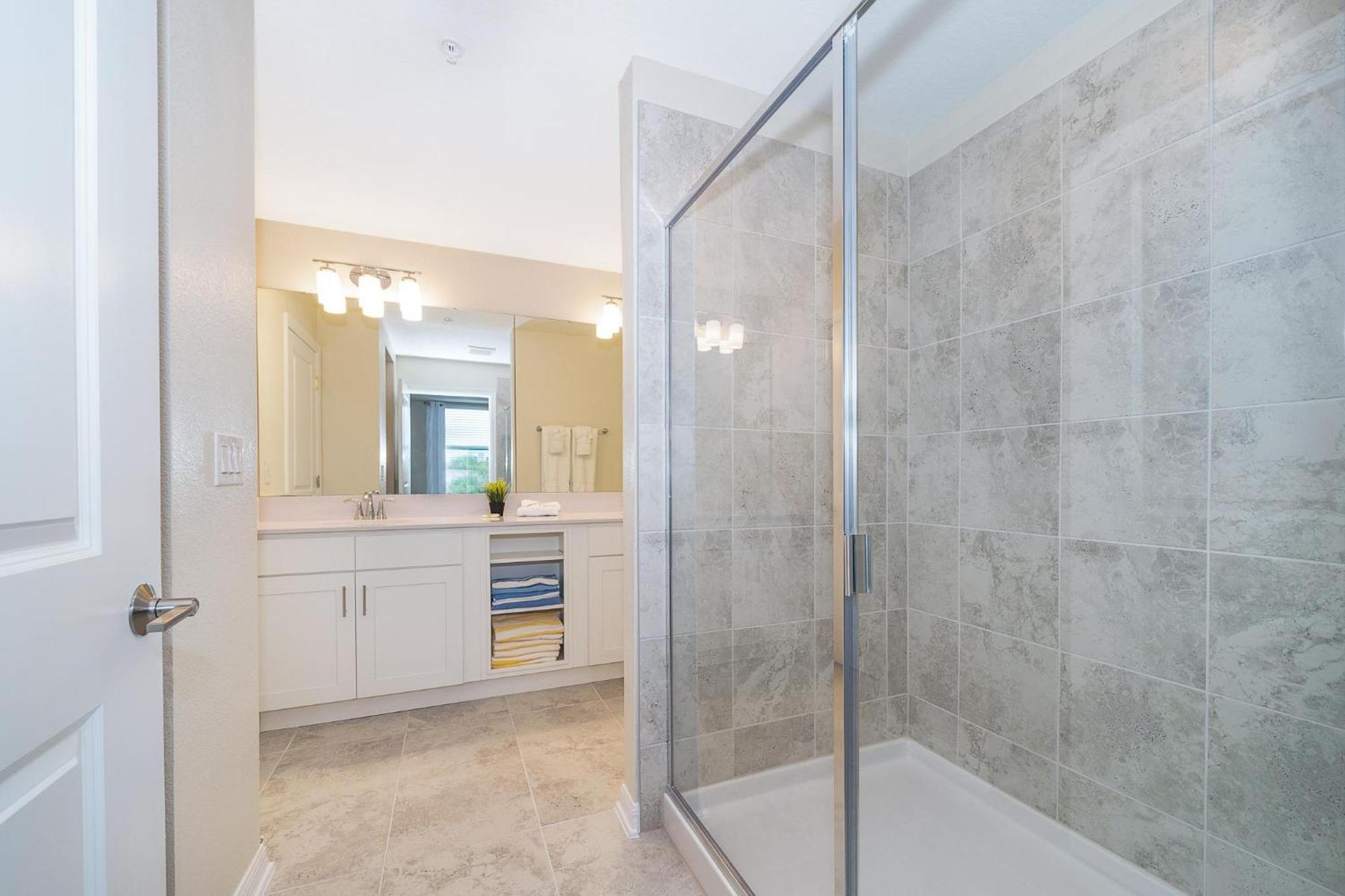3150-208oh Storey Lake, 3/2 Pool View *